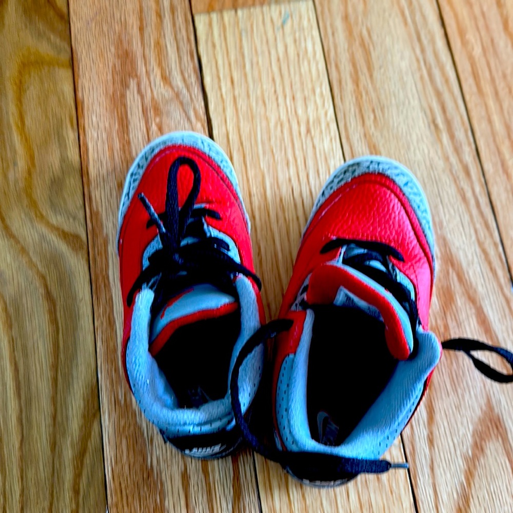 Boys jordan size 10